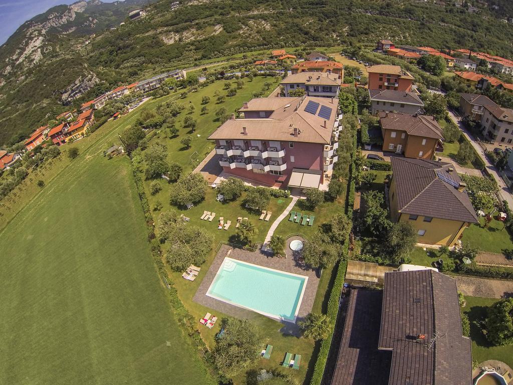 Park Hotel Eden Torbole Sul Garda Eksteriør billede