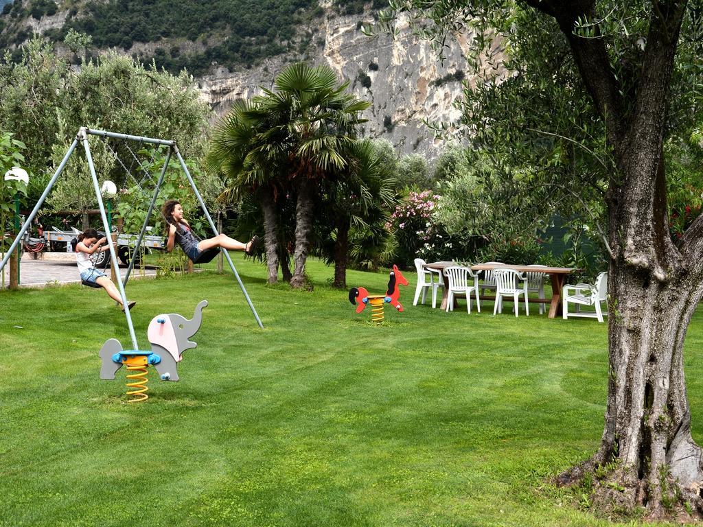 Park Hotel Eden Torbole Sul Garda Eksteriør billede