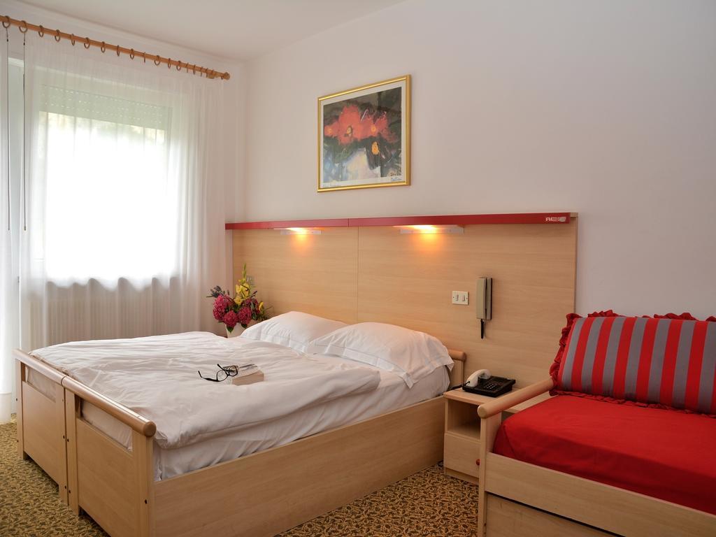 Park Hotel Eden Torbole Sul Garda Eksteriør billede