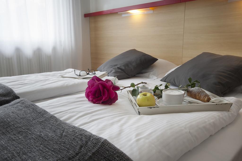 Park Hotel Eden Torbole Sul Garda Eksteriør billede