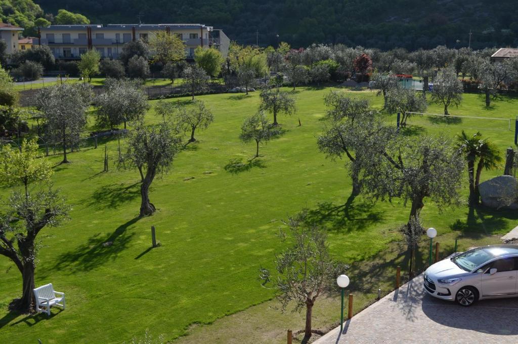 Park Hotel Eden Torbole Sul Garda Eksteriør billede
