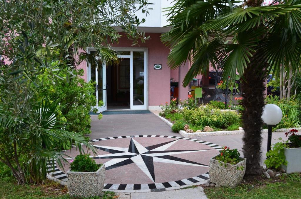Park Hotel Eden Torbole Sul Garda Eksteriør billede