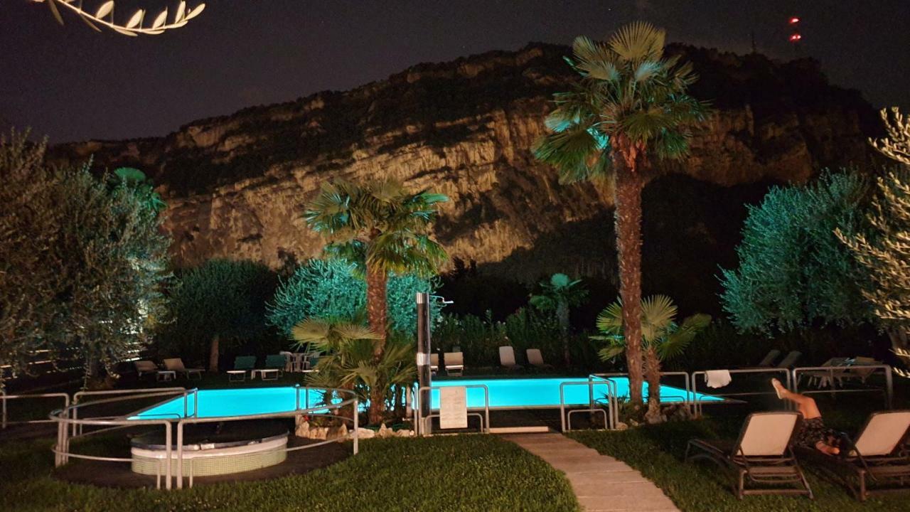 Park Hotel Eden Torbole Sul Garda Eksteriør billede